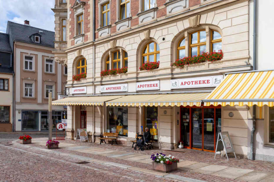Im Hof der Schwanen-Apotheke am Burgstädter Markt findet am Samstag der wohl früheste Weihnachtsmarkt Deutschlands statt.