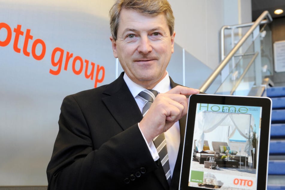 Vorstandsvorsitzender Hans-Otto Schrader präsentiert die neue Otto-App.