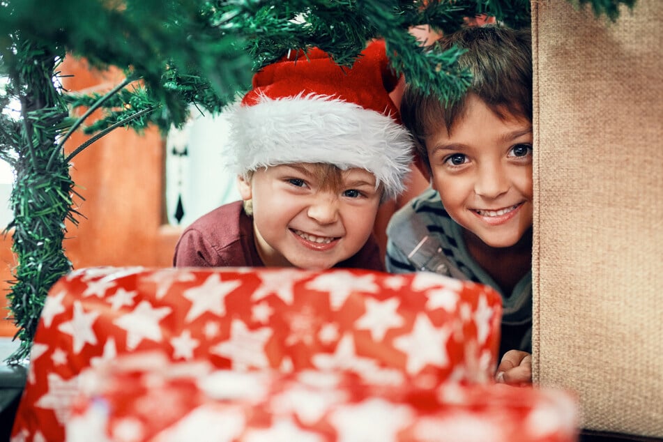 Damit der Heiligabend mit Kindern stressfrei bleibt, ist gute Planung entscheidend.