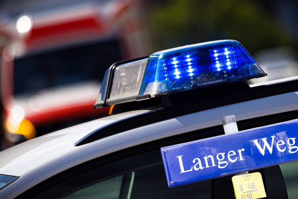 Kind und VW stoßen zusammen: Zeugen stoppen flüchtige Fahrerin