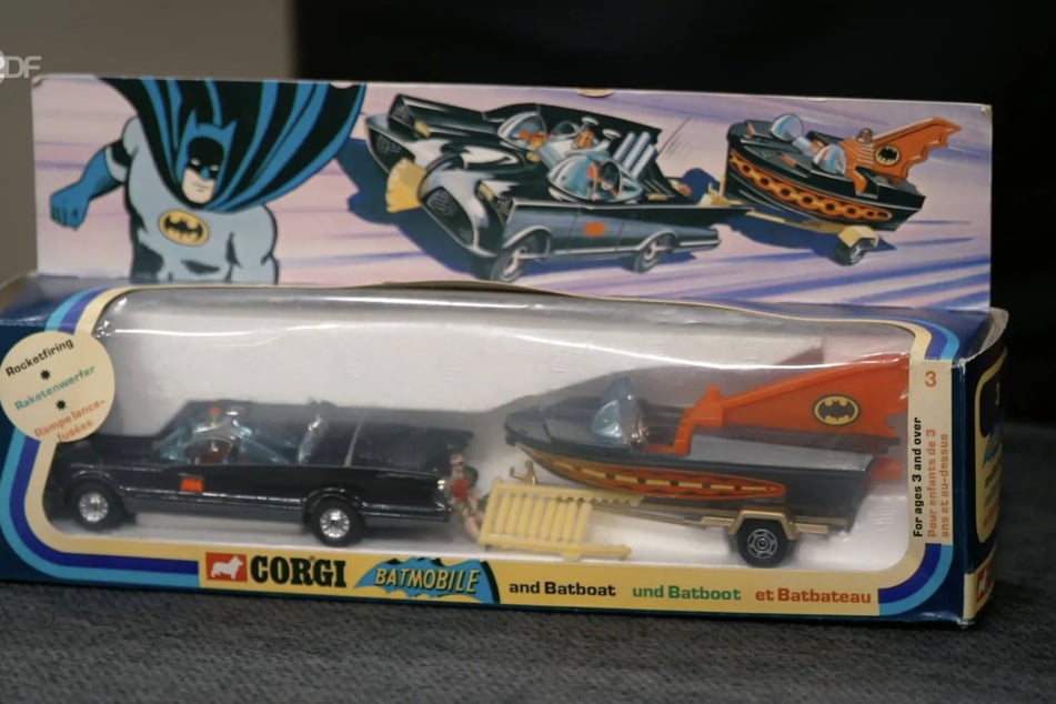 Batmobil und Batboot stammen aus dem Zeitraum von 1976 bis 1978. Schätzpreis: bis zu 450 Euro.