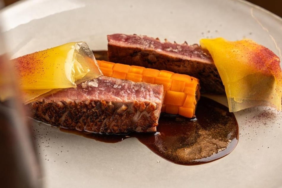 Entenbrustfilet mit handgeflochtener Möhre