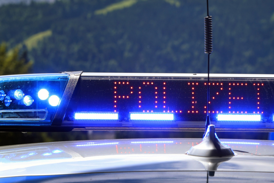 Nach dem Fund einer Frauenleiche hat die Polizei die Ermittlungen in Schrobenhausen aufgenommen. (Symbolbild)