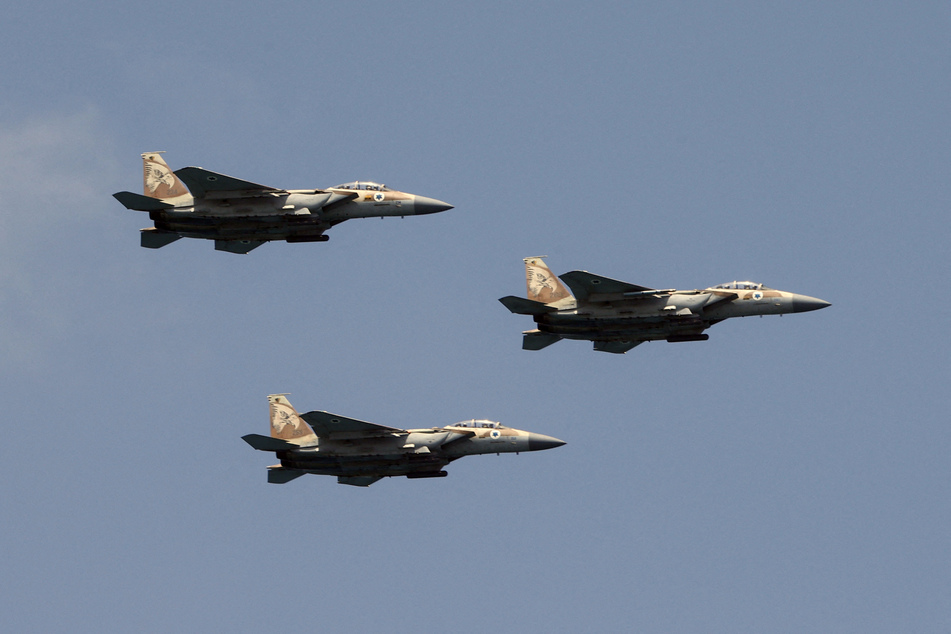 Die Israelische Luftwaffe flog Angriffe gegen Stellungen der syrischen Armee.