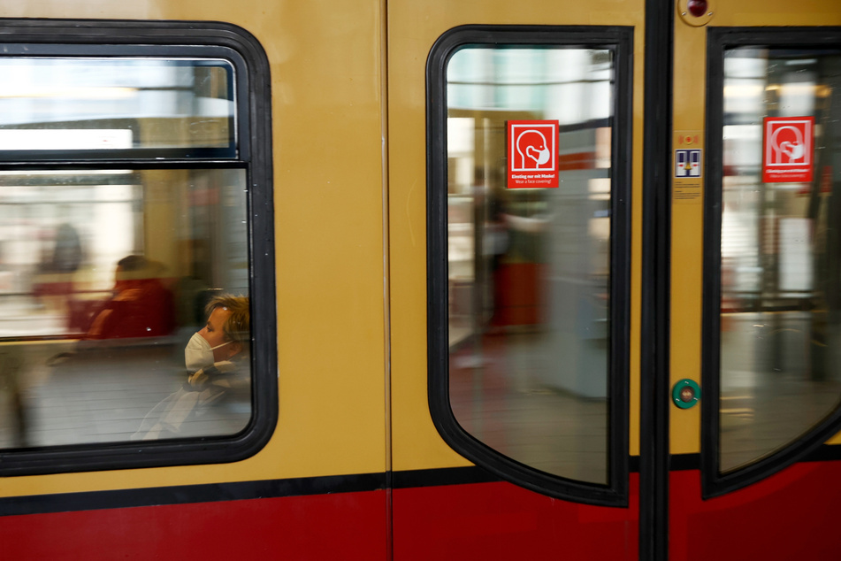 Schleswig-Holstein verlängert Maskenpflicht in Bus und Bahn