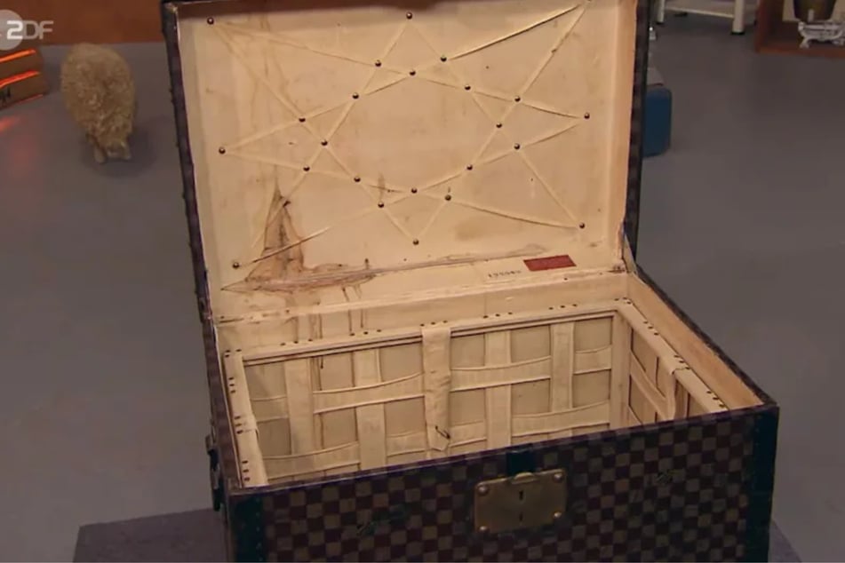 Die mitgebrachte Kiste haben die Eltern des Verkäufers einst auf einem Antiquitätenmarkt in Bordeaux erstanden.