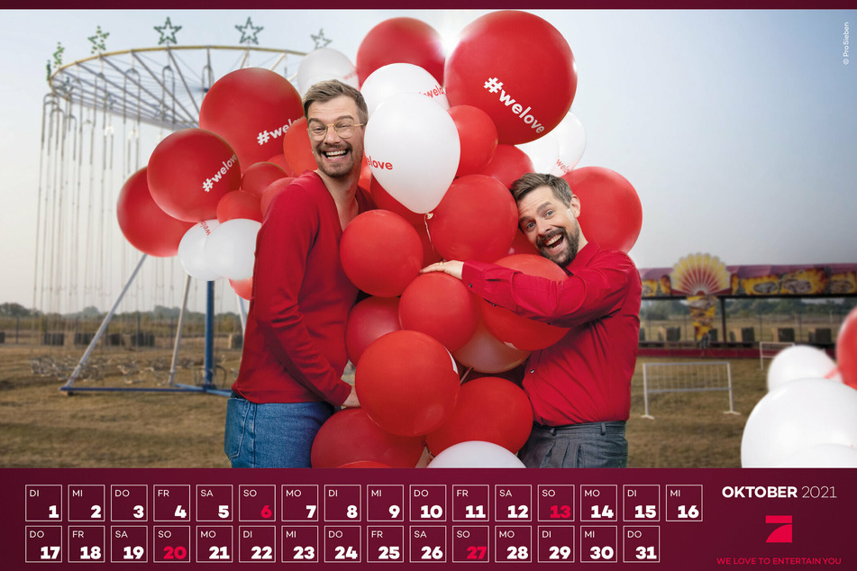Ohne Amadeus und Sabrina: Joko und Klaas posieren für den Pferdekalender.