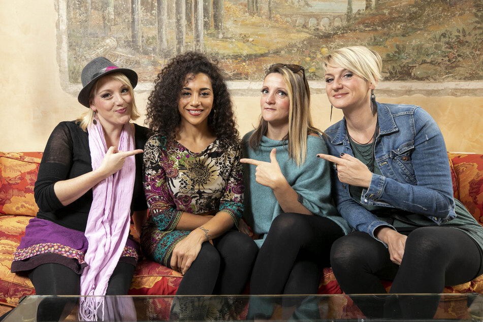 Mit Neu-Mitglied Nadja Benaissa (38, 2.v.l.) präsentieren die Medlz ihr Programm "(das) läuft bei uns"! unter anderem in Ölsnitz (19.9), Coswig (30.10) und Freital (14.11).