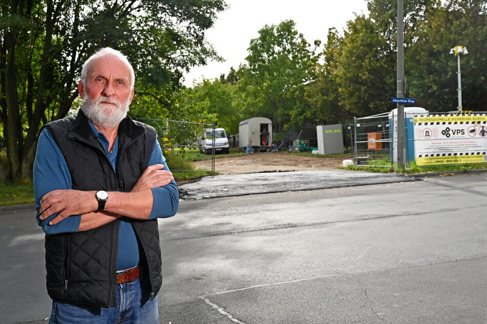 Klaus Schumann (71), Inhaber des angrenzenden Spa Resort "Landlust", will den Baustopp der Container-Siedlung in Gorbitz erzwingen.