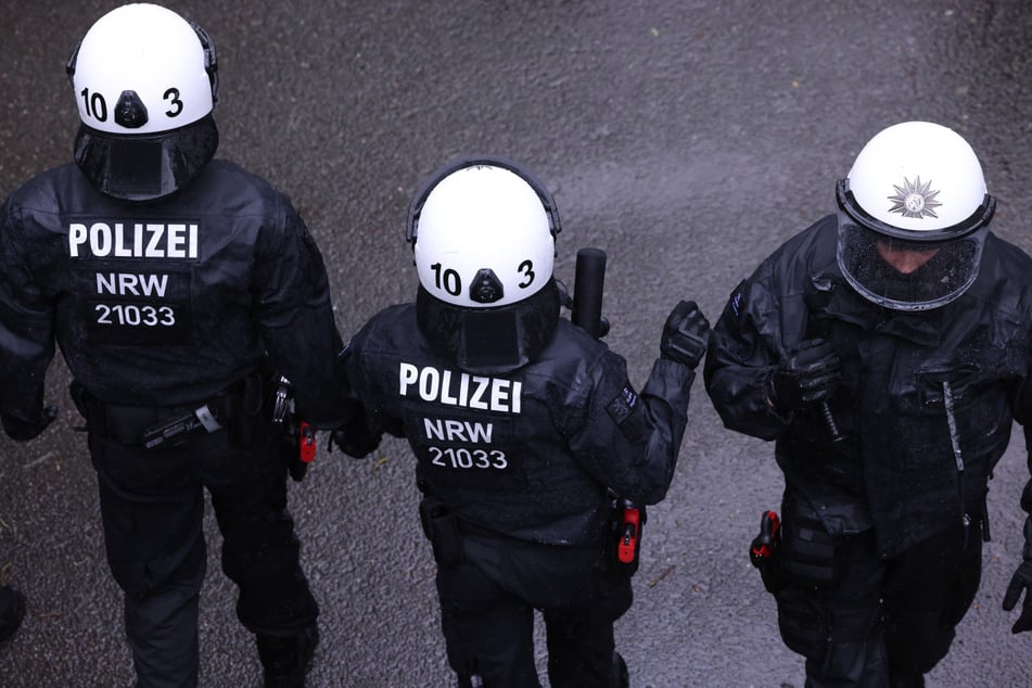 Die Polizei hat ihre Präsenz auf dem Stadtfest in Brühl nach dem Zeugenhinweis erhöht (Symbolbild).