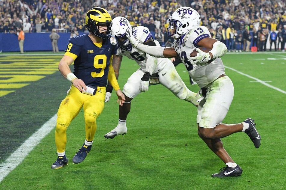 Senior Dee Winters (r) will lead TCU's defense in the CFP National Championships against the Georgia Bulldogs' powerful offensive unit led by quarterback Stetson Bennett.