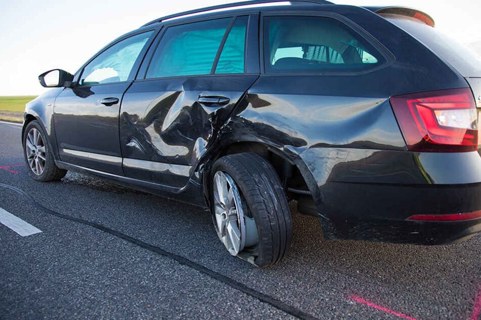 Der Skoda zog gerade raus, als der BMW am Überholen war.