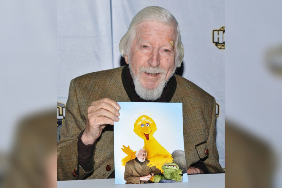 Spinney spielte sowohl den gelben Großvogel Bibo als auch den grünen Mülltonnen-Bewohner Oscar.