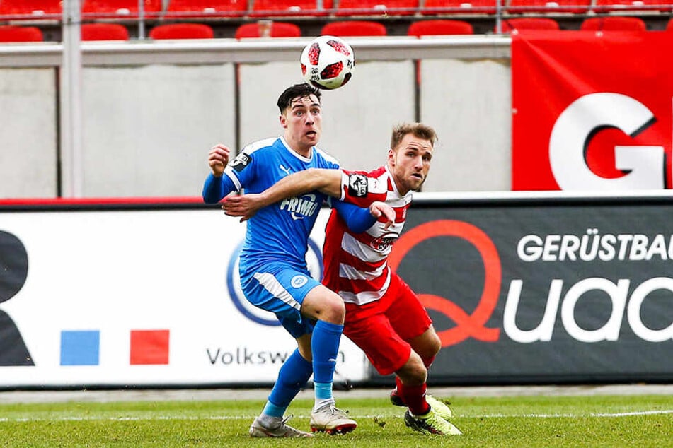 Mike Könnecke (r.) versucht hier, an Lottes Sinan Karweina vorbeizukommen.