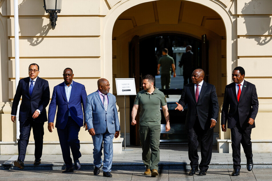 (from l to r) Egypt's Prime Minister Mustafa Madbuly, Senegal's President Macky Sall, President of the Union of the Comoros Azali Assoumani, Ukraine's President Volodymyr Zelenskiy, South African President Cyril Ramaphosa, and Zambia's President Hakainde Hichilema attend the joint press conference in Kyiv, Ukraine.