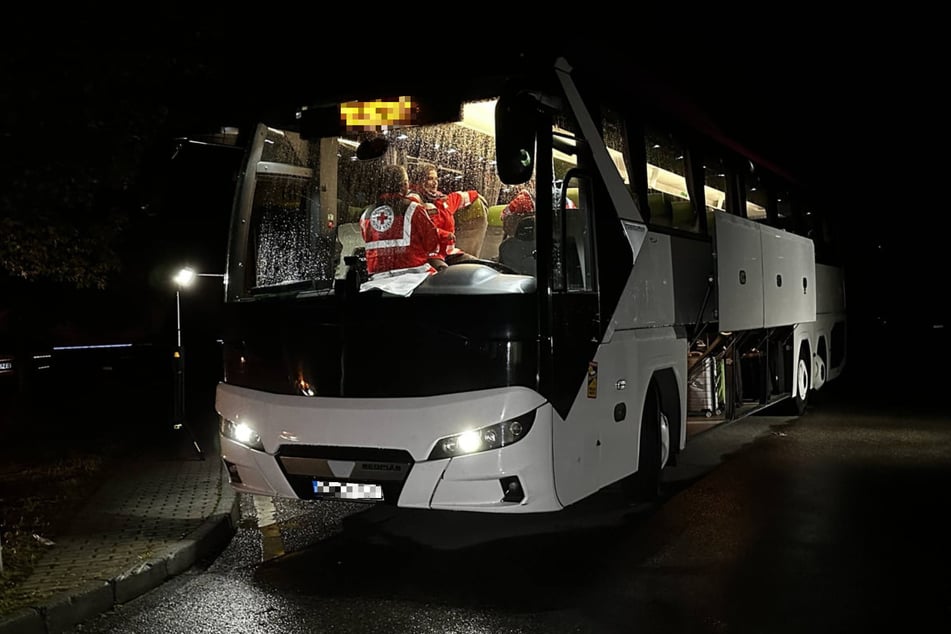 Reise-Odyssee ohne Zwischenstopp: Dann lässt der Busfahrer 42 Senioren stehen und haut ab