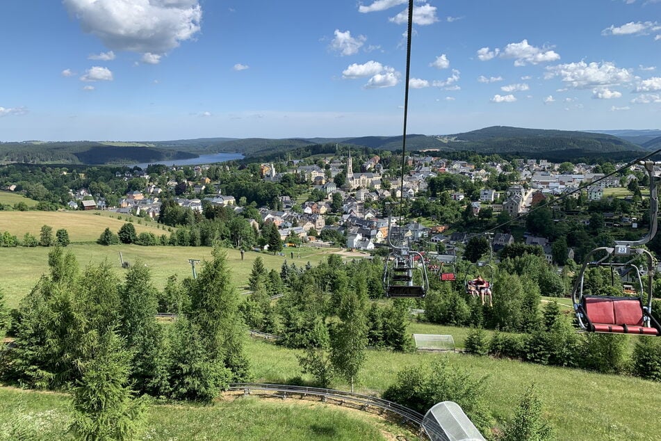Wer sich für eine Fahrt mit der Sesselbahn entscheidet, kann diesen Ausblick genießen.