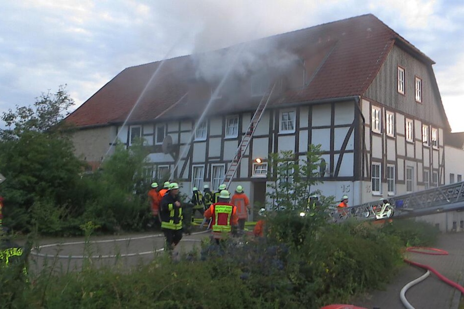 Mehrere Einsatzkräfte waren an der Brandstelle.