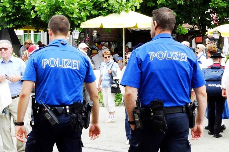 Die Schweizer Polizei musste das deutsche Urteil umsetzen und das Kind der Mutter wegnehmen. Entsprechende Abkommen gibt es zwischen den meisten europäischen Ländern.
