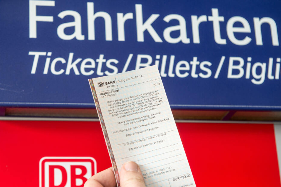 Ein billigeres Fahrkarten-Konzept für alle scheitert laut Regierung derzeit an den Kosten. (Symbolbild)