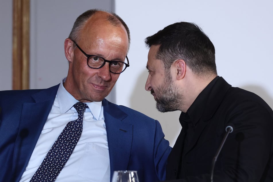 Der ukrainische Präsident Wolodymyr Selenskyj (r.,48) hat Bundeskanzler Friedrich Merz (70, CDU) gedankt. (Archivbild)