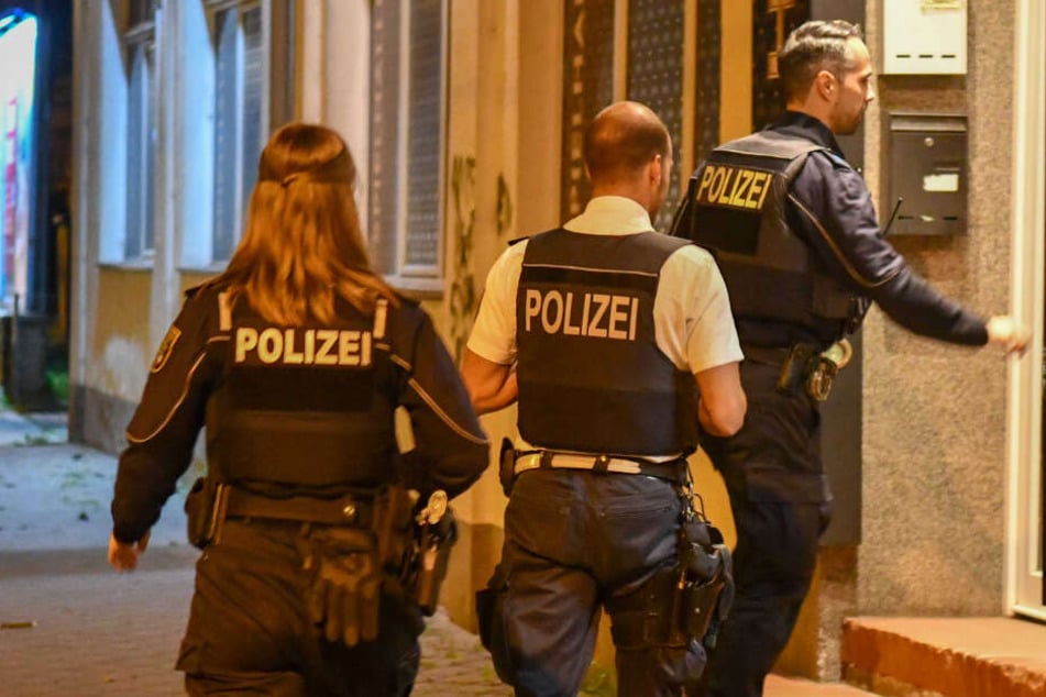 Spielhalle mit Machete und Pistole überfallen: Täter geschnappt!