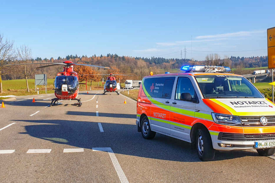 Zwei Rettungshubschrauber sind im Einsatz.