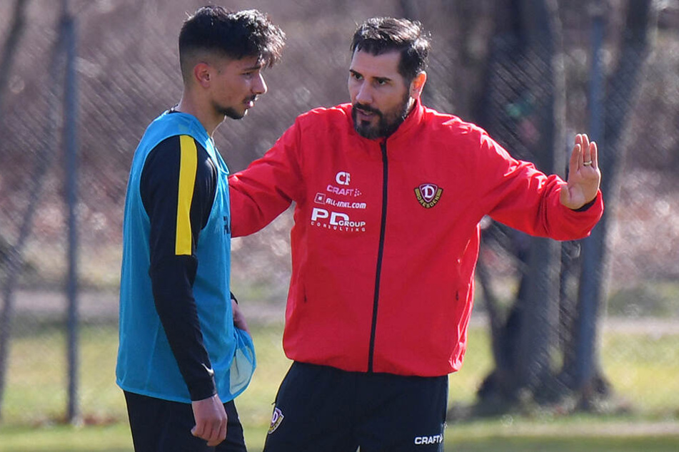 Der Lehrer und sein Schüler: Dynamo-Coach Cristian Fiel (r.) gibt Osman Atilgan im Training taktische Anweisungen mit auf den Weg.