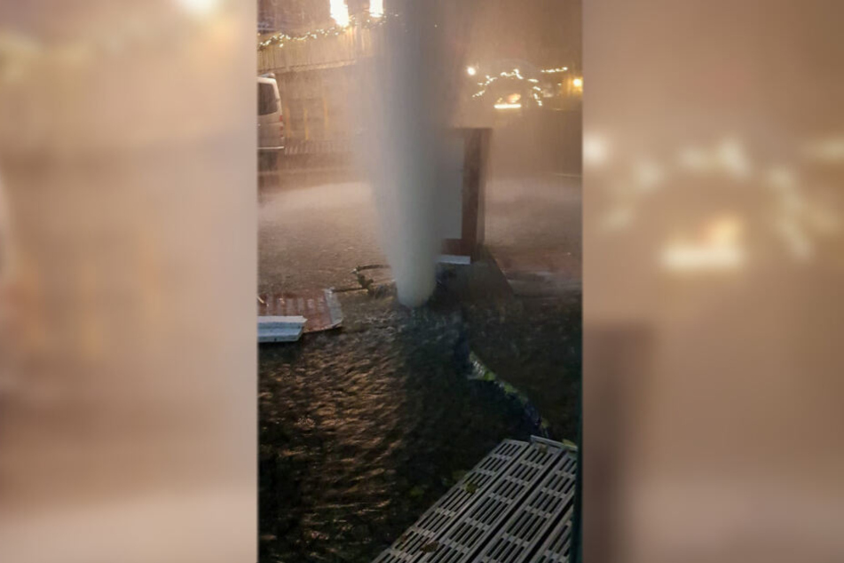 Das Wasser schoss mit unglaublichem Druck in die Höhe.