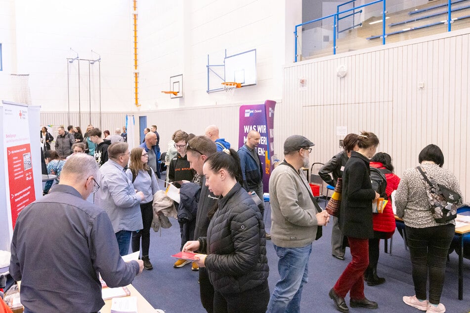 Hier kommt Ihr nicht nur ins Gespräch mit den Unternehmen, sondern könnt Euch auch direkt bewerben.