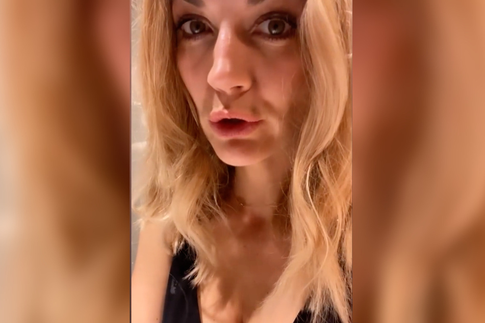 Nina Bott (43) sorgt sich auf Instagram um ihren Welpen Teddy.