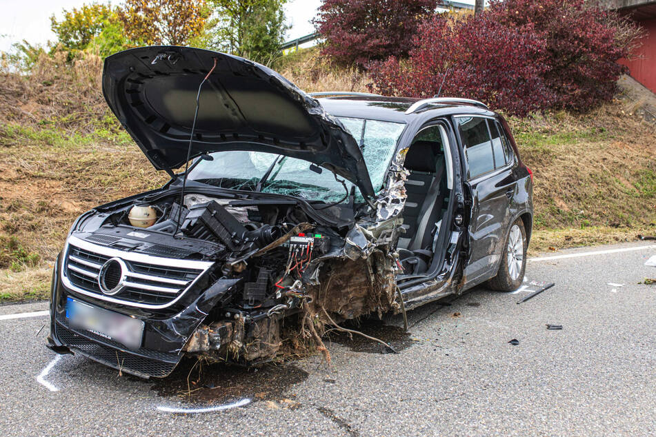 Der 57-Jährige VW-Fahrer erlitt schwere Verletzungen.