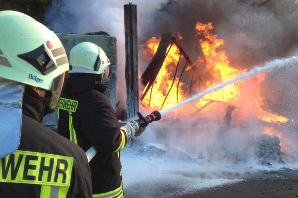 Die Feuerwehrleute fanden den Toten nach den Löscharbeiten (Symbolfoto).