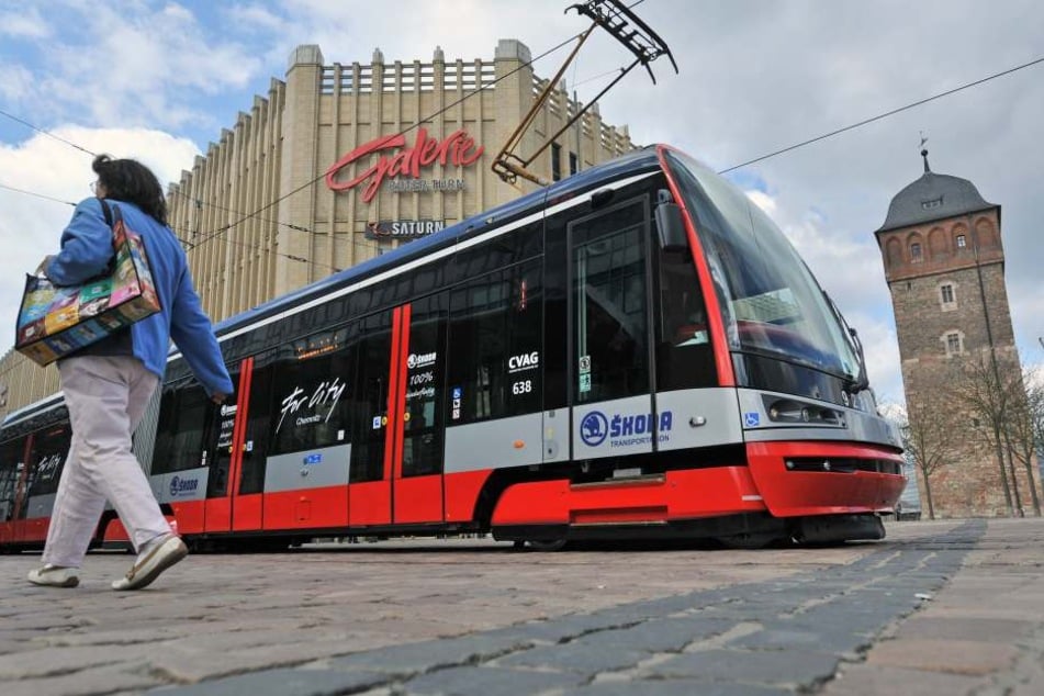 So schnittig sehen die neuen Luxus-Straßenbahnen von Skoda aus, die noch dieses Jahr durch Chemnitz rollen werden. Die erste Testfahrt fand vor knapp sechs Jahren statt.