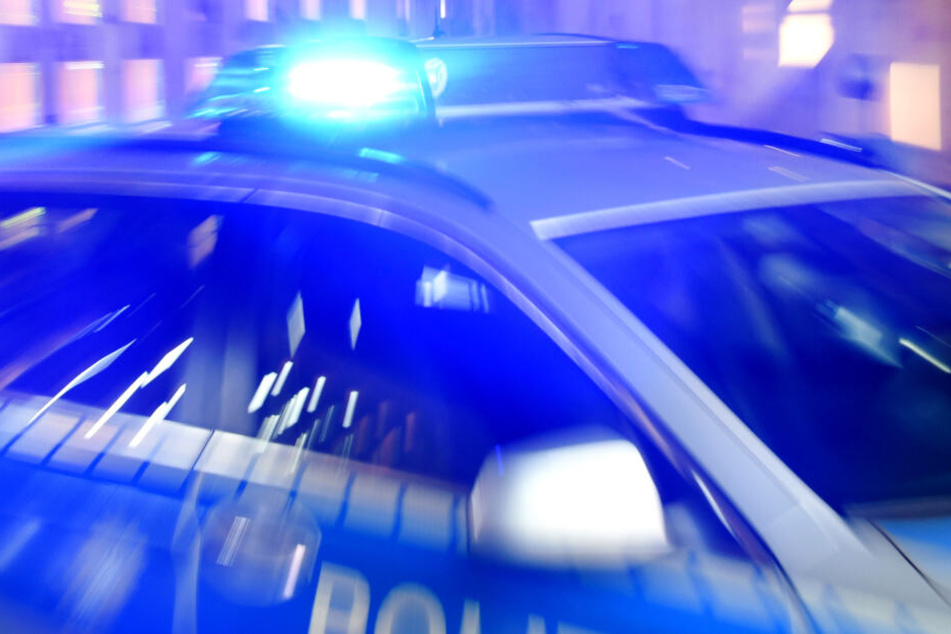 Im Keller des Naubaublocks konnte der Mann festgenommen werden. (Symbolbild)