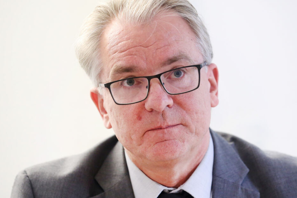Mülheims Sozialdezernent Marc Bucholz äußerte sich am Montag zum schweren Sexualverbrechen in seiner Stadt.