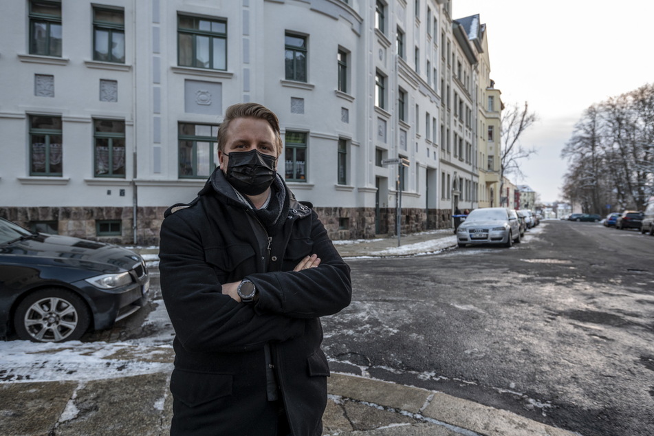 Christian Schwabe (33) ist sauer: Er lebt in dem Haus in der Senefelderstraße, wo das Internet seit mehreren Tagen nicht funktioniert.