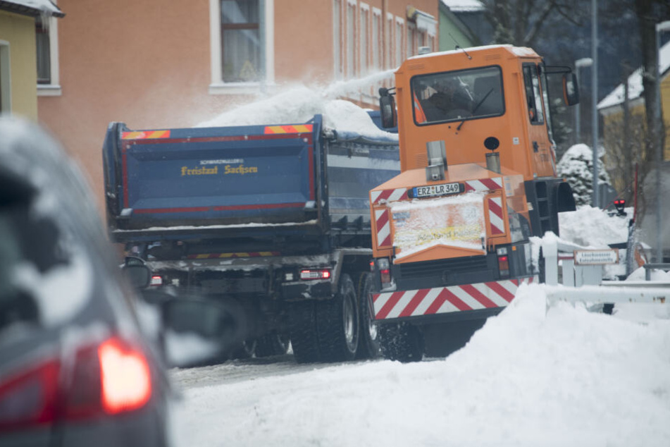 Auf den Straßen im Erzgebirge wird es mittlerweile richtig eng.