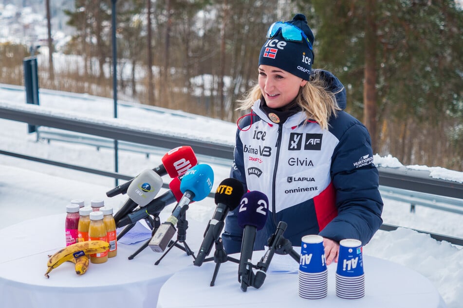 Biathlon-Rekordweltmeisterin Marte Olsbu Røiseland (35) muss ihren Job beim NRK nach zwei Jahren aufgeben.