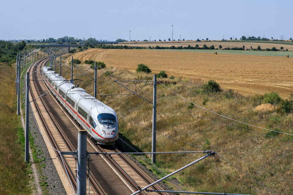 Die Deutsche Bahn kommt ihren Kunden bei der Hitze entgegen. (Symbolfoto)