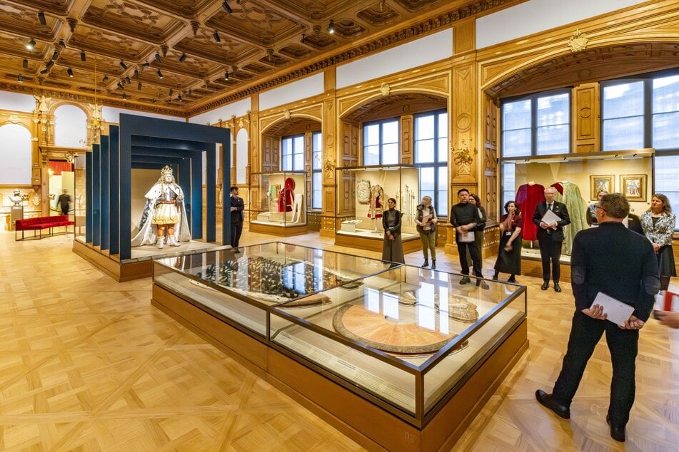 Im Residenzschloss wurde die Dauerausstellung "Masken und Kronen. Festkultur und Machtrepräsentation am Dresdner Hof" eröffnet.