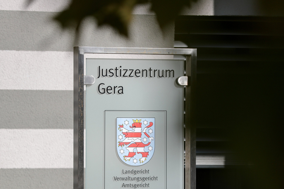 Das Verwaltungsgericht in Gera hat den Waffenentzug eines Thüringer AfD-Mitglieds per Eilentscheidung vorläufig gekippt. (Symbolbild)