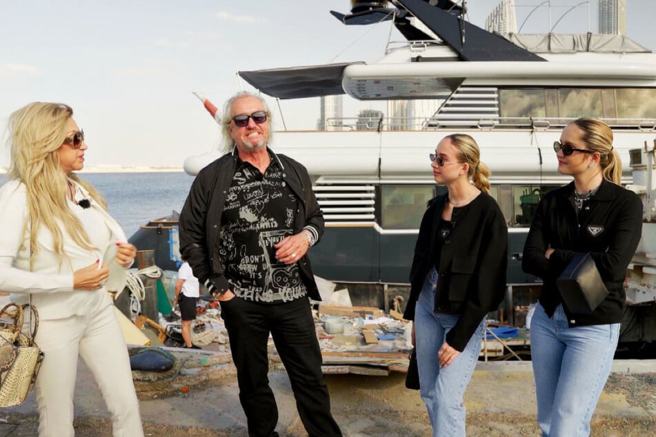 Carmen und Robert Geiss haben in Luxemburg einen besonderen Termin für Davina (r.) und Schwester Shania organisiert.