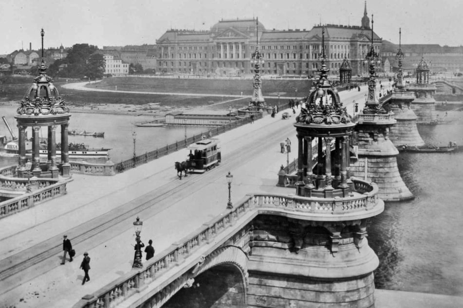 So sah die erste Carolabrücke in Dresden aus.