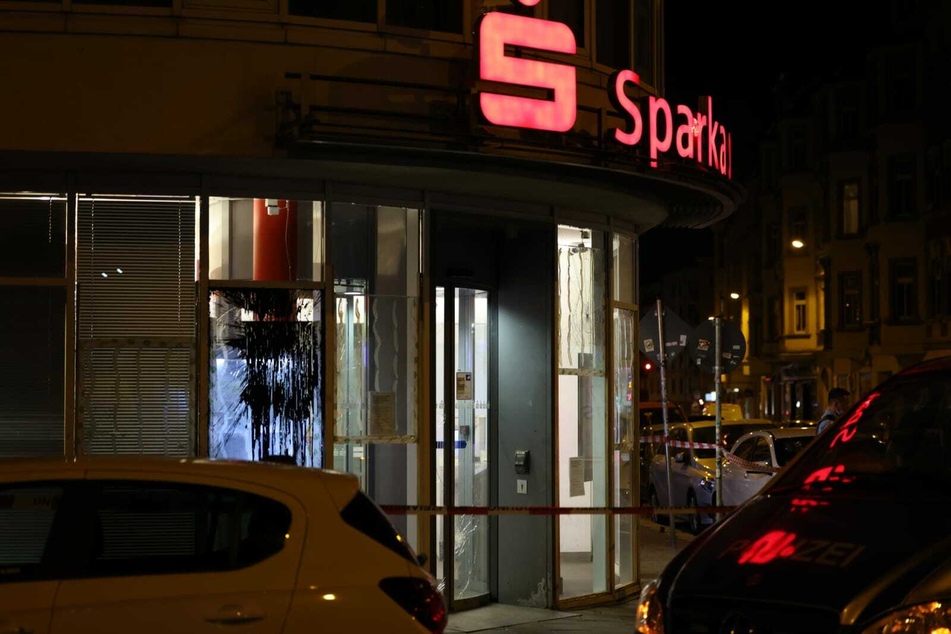 Die Sparkassenfiliale in der Ungerstraße ist am Samstagabend wieder attackiert worden.