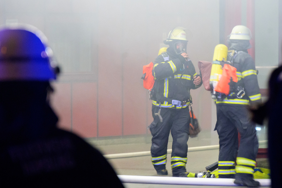 Hamburg: Brand in U-Bahnhof: Großeinsatz der Feuerwehr, Chaos im Bahnverkehr!