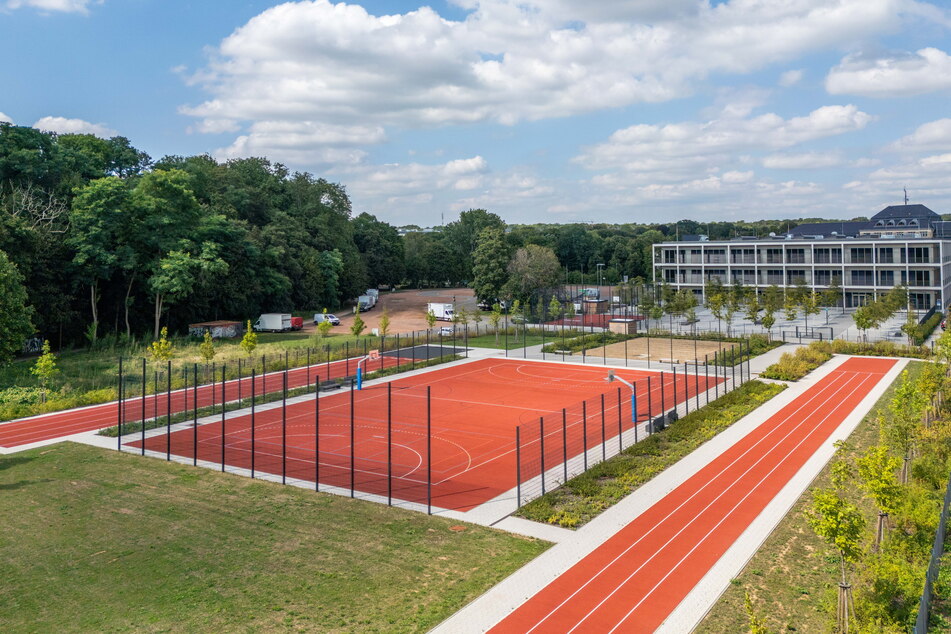 Der Sportplatz der Hartmannschule ist nachmittags nach wie vor ungenutzt.