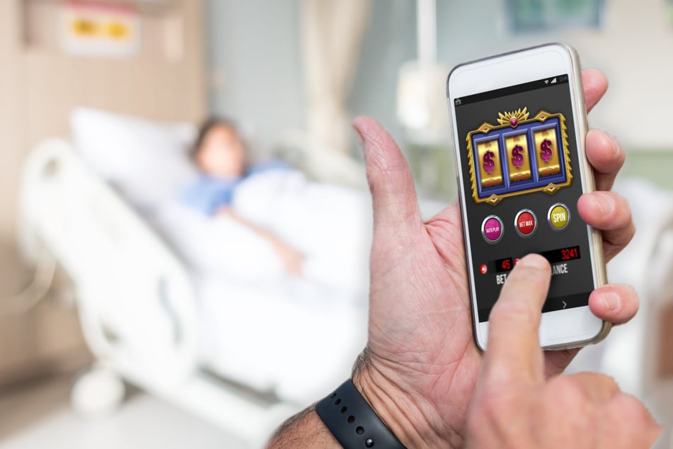 Jackpot entpuppt sich als Fehler: Mann erleidet heftigen Herzinfarkt