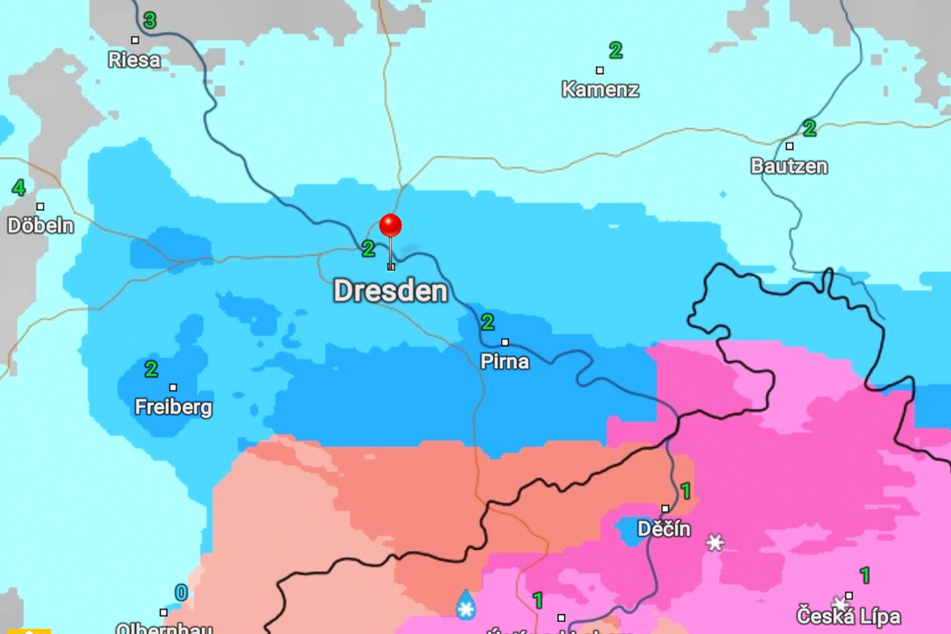 Am Samstagabend soll es in Dresden regnen, während im Erzgebirge und in Tschechien erst Schnee, dann Schneeregen fällt.