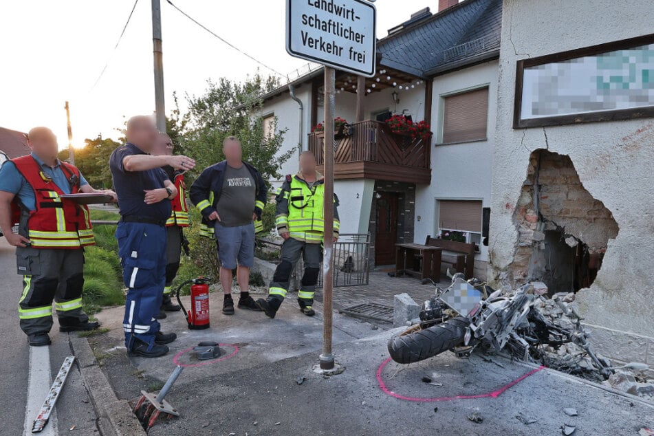 In Waldenburg ist auf der B175 ein Motorradfahrer (53) tödlich verunglückt.